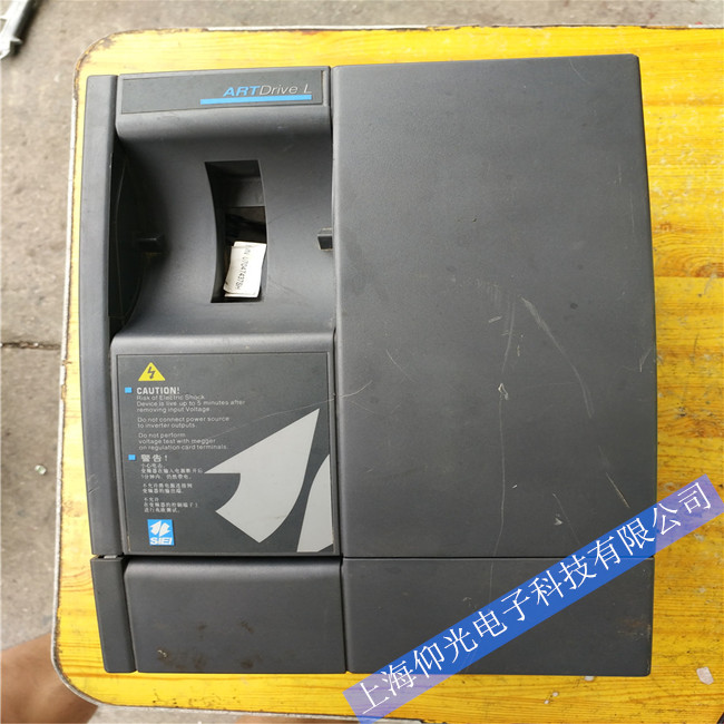 AVY2055-KBL AC4西威SIEI電梯專用變頻器面板無顯示維修